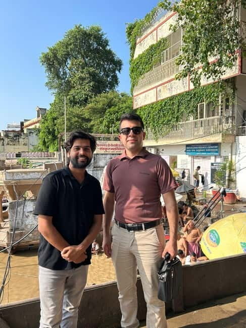 Varanasi: Ancient ghat walk tour with local guide - The Quality of Guides and Reviews