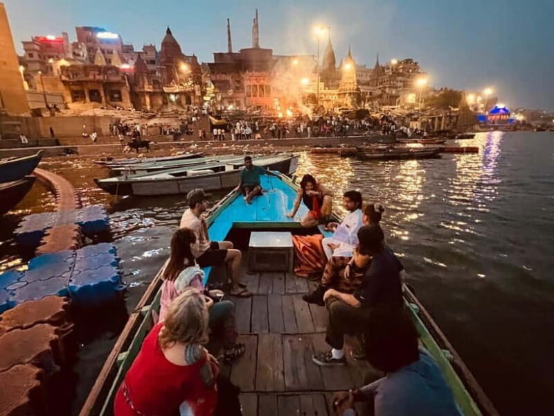 Varanasi: Ancient ghat walk tour with local guide - The Experience and Atmosphere