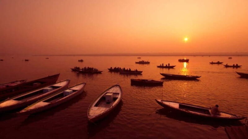 Varanasi: Ganga Aarti Boat Ride at Dashashwamedh Ghat - Why the Ganga Aarti Boat Ride at Dashashwamedh Ghat is a Must-Do