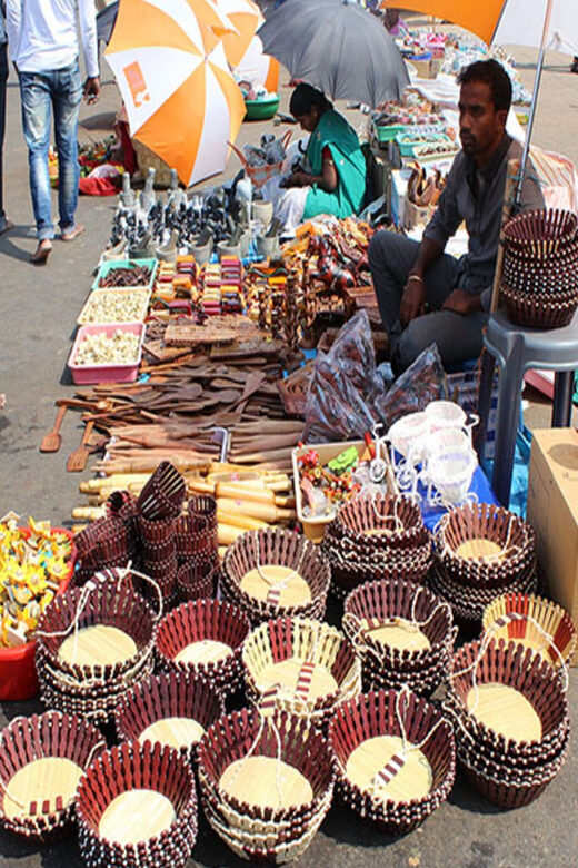 Varanasi: Private Evening Handicraft Market Tour with Dinner - Who Should Consider This Tour?