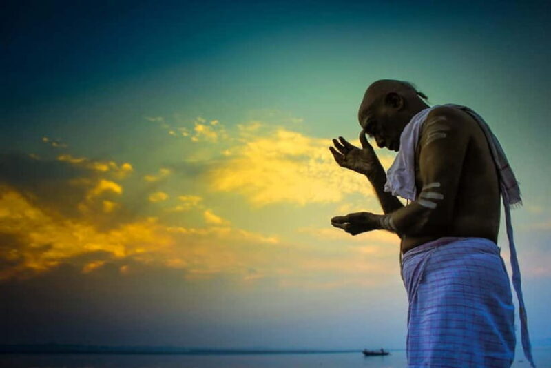 Varanasi: Sunrise Boat Tour & Ghats Experience - Key Points