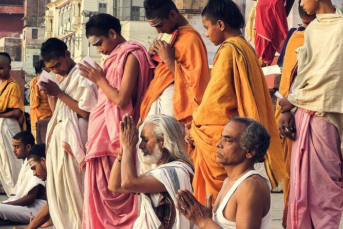 Varanasi:Sunrise tour with Ganga aarti,Akhada visit,Ancient stepwell & Breakfast - A detailed look at the Varanasi sunrise tour