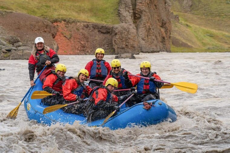 varmahlid-guided-family-rafting-trip