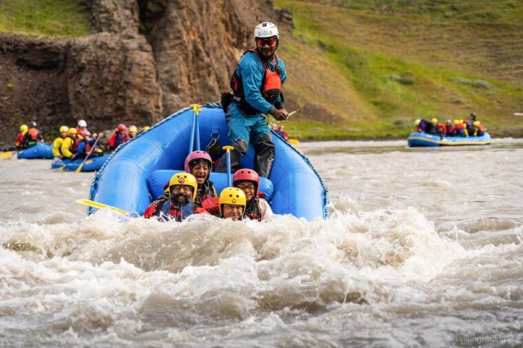 varmahlid-guided-family-rafting-trip