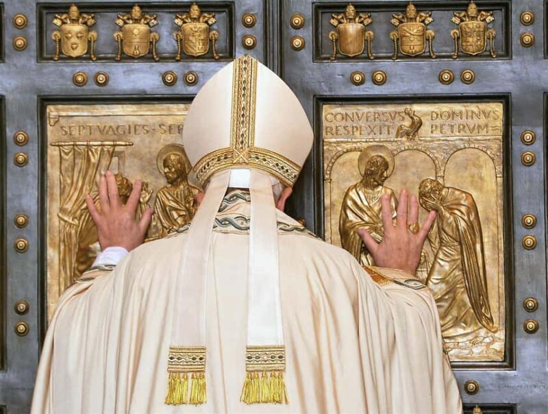 Vatican: Express Entry to St. Peter's & Holy Door. - Key Points