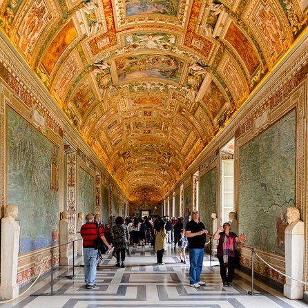 vatican-museum-exclusive-private-guided-tour-with-sistine-chapel-for-families