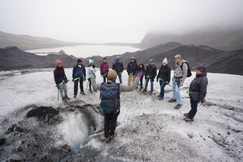 vatnajokull-short-glacier-encounter-walk-with-4x4-transfer