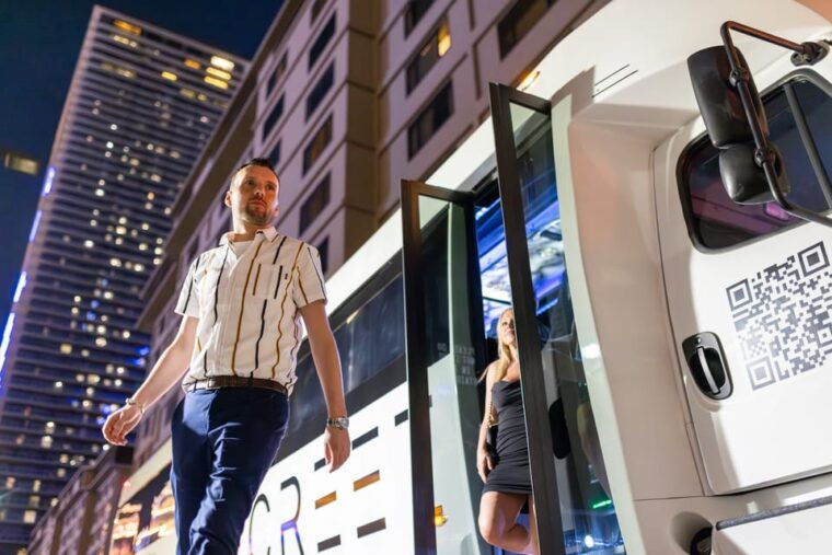 vegas-4-hour-club-crawl-with-party-bus-experience