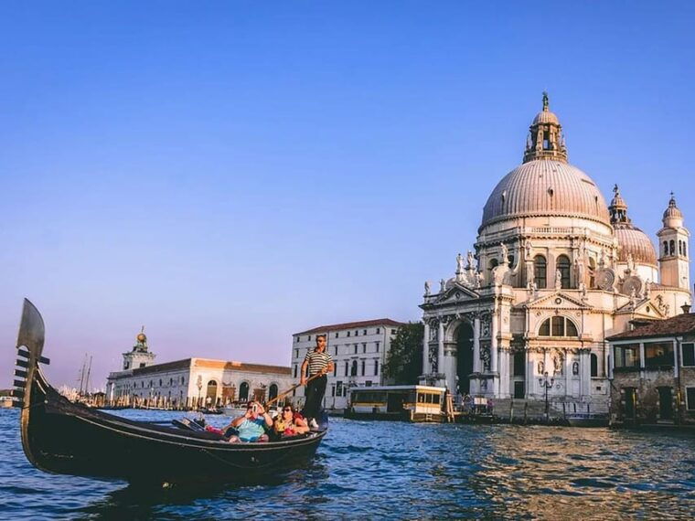 venetian-dreams-vip-gondola-ride-hidden-canals-tour