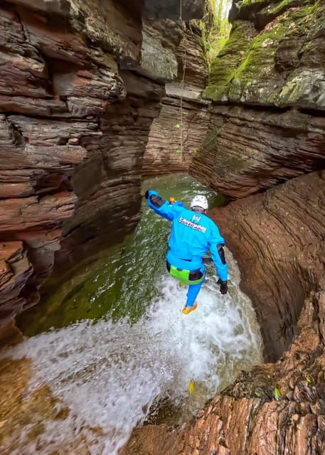 veneto-dolomites-winter-canyoning-cornolade-waterfalls-val-maggiore