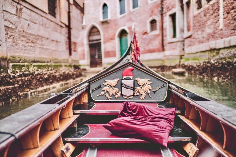 venice-30-min-gondola-ride-on-the-grand-canal-with-guide