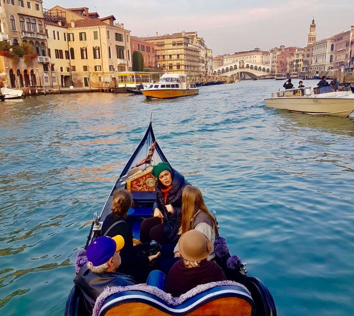 venice-30-min-gondola-ride-on-the-grand-canal-with-guide