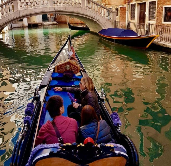 venice-30-min-gondola-ride-on-the-grand-canal-with-guide