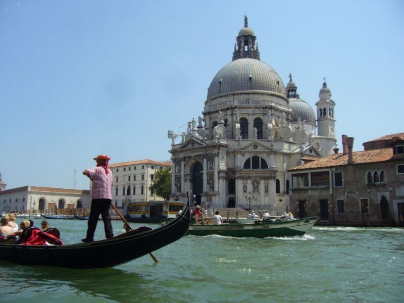 venice-30-min-gondola-ride-on-the-grand-canal-with-guide