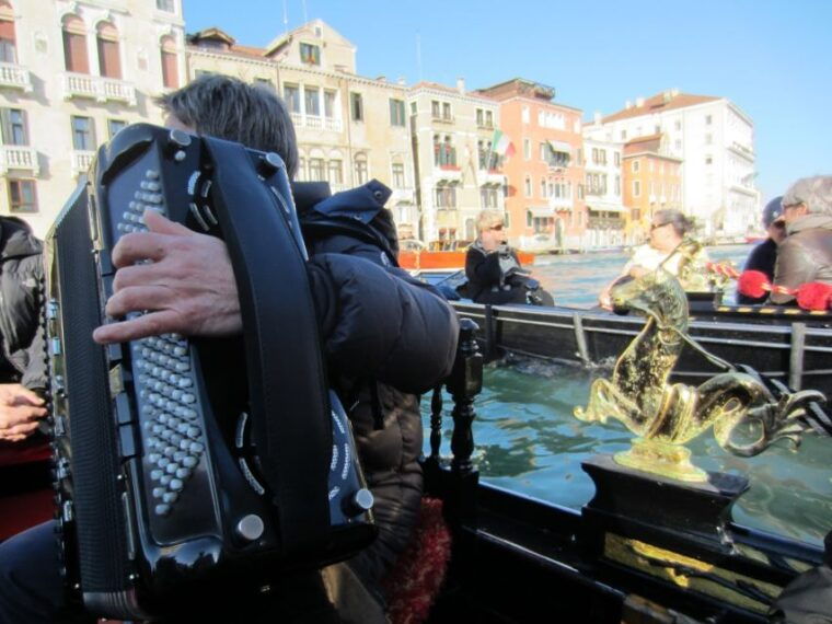 venice-30-minute-gondola-ride-on-grand-canal-with-serenade