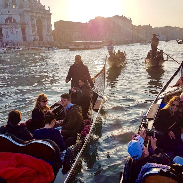 venice-30-minute-gondola-ride-on-grand-canal-with-serenade