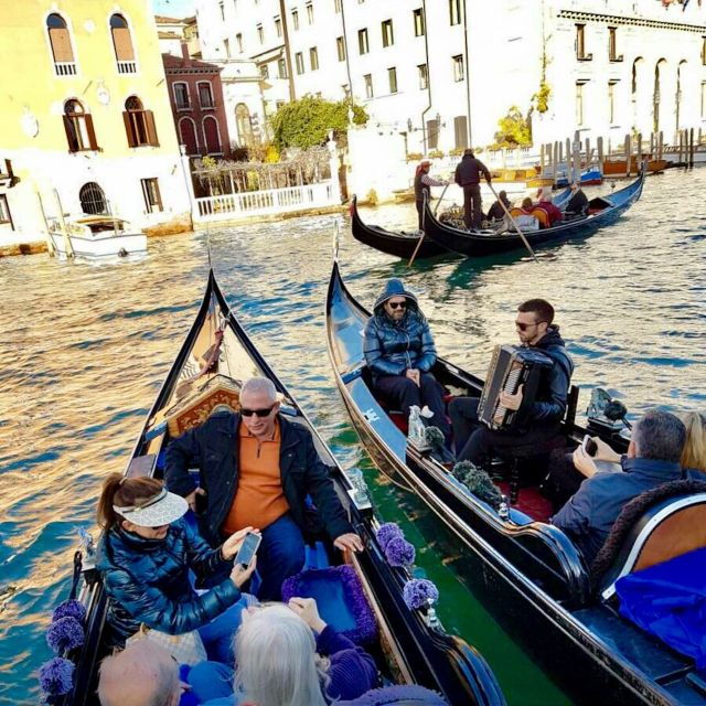 venice-30-minute-gondola-ride-on-grand-canal-with-serenade