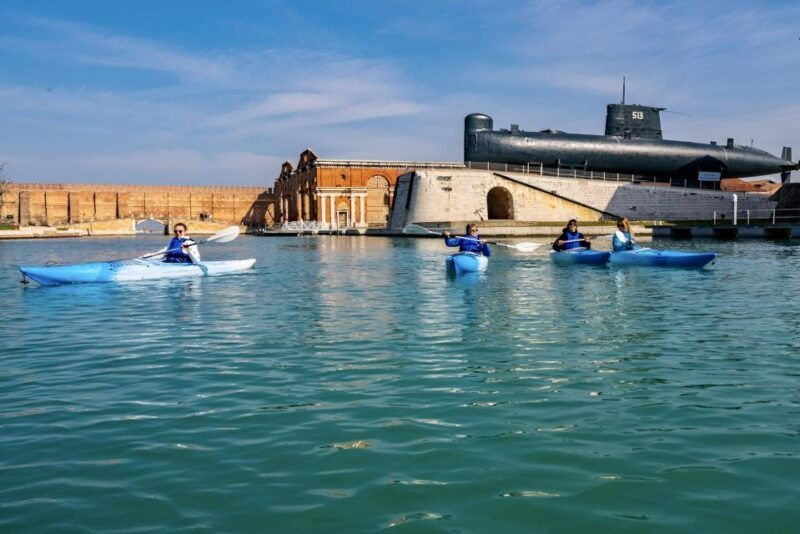 venice-beginners-kayak-tour-in-the-medieval-arsenal