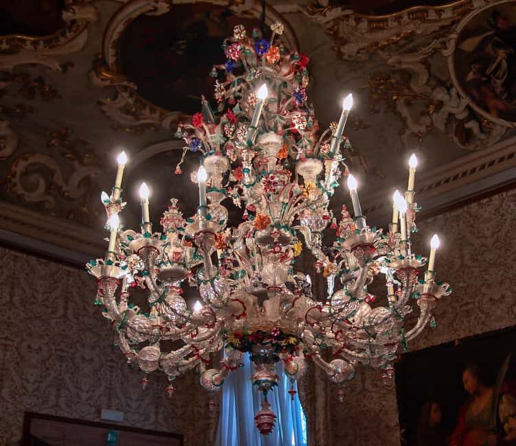 Venice: Boat tour and visit to Murano Glass and Burano Lace - Transition to Burano and the Colorful Streets