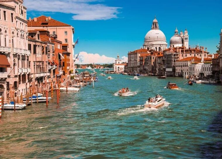 venice-canal-cruise-exclusive-gondola-ride-hidden-sights