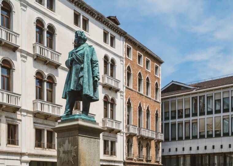 venice-casanovas-charming-grand-canal-walk-gondola-ride