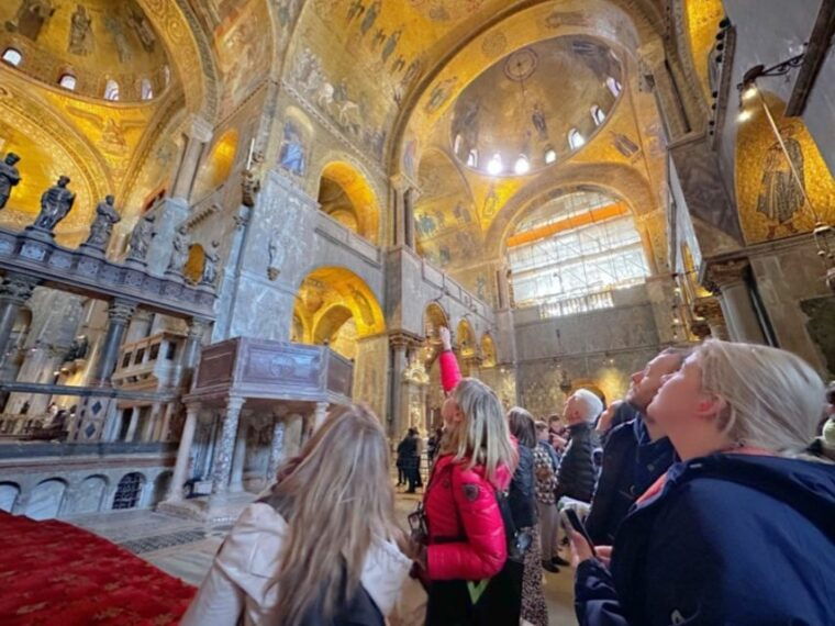 venice-doges-palace-and-st-marks-tour-with-gondola-ride