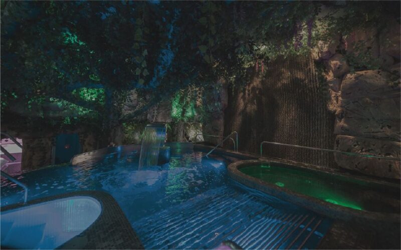 Venice Dreamscape: Romantic Spa Experience for Two - The Venice-Inspired Cubicle