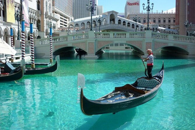 venice-enchanting-city-walk-majestic-gondola-glide