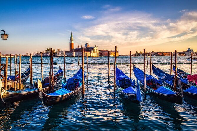 venice-enchanting-city-walk-majestic-gondola-glide