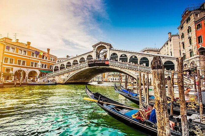 venice-enchanting-city-walk-majestic-gondola-glide