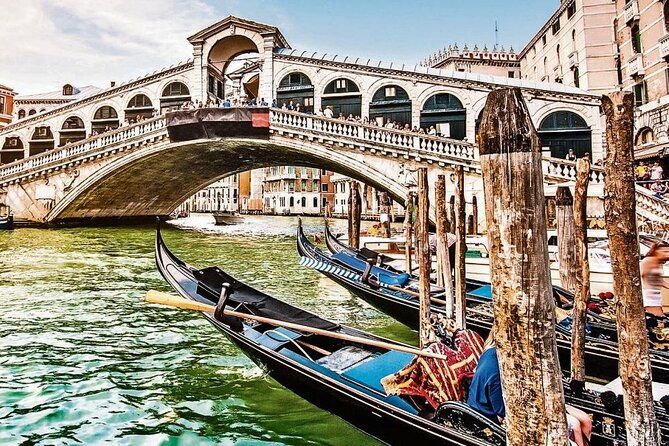venice-enchanting-city-walk-majestic-gondola-glide