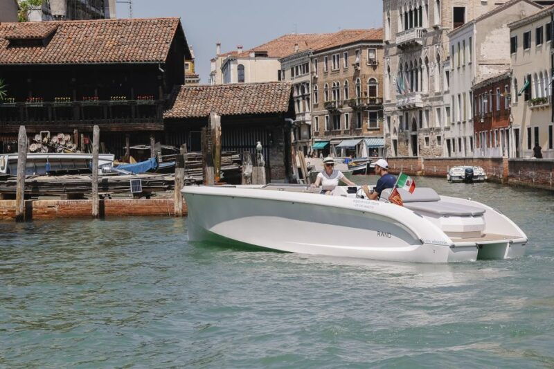 venice-explore-venice-on-electric-boat