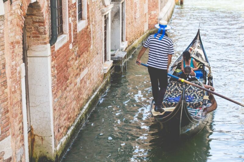 Venice: Gondola & Doge's Palace - Key Points