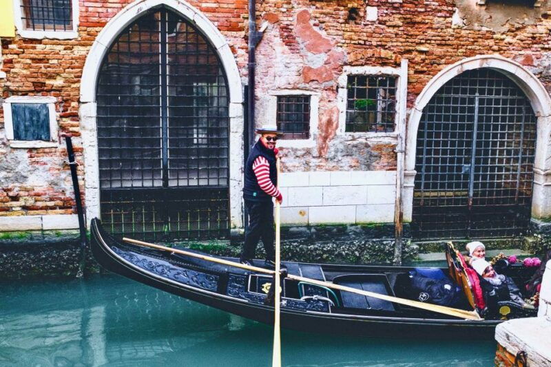 venice-gondola-ride-and-skip-the-line-doges-palace-tour