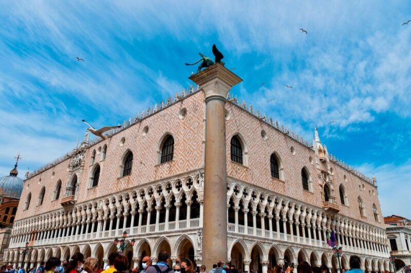 venice-gondola-ride-and-skip-the-line-doges-palace-tour