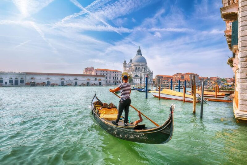 venice-gondola-ride-with-live-guide
