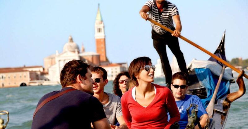 venice-gondola-ride-with-live-guide