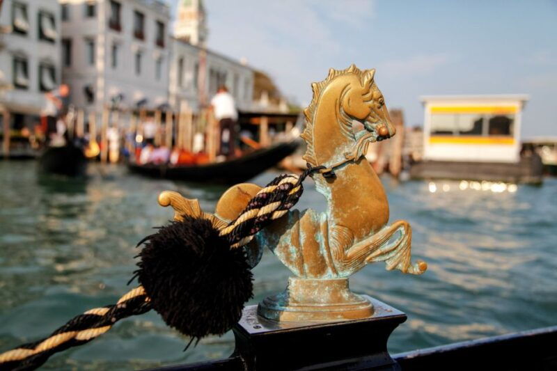 venice-gondola-ride-with-live-guide