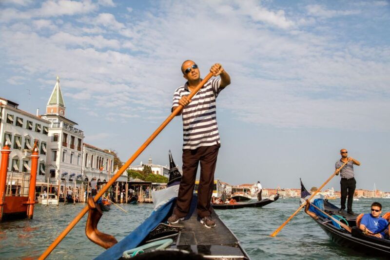 venice-gondola-ride-with-live-guide