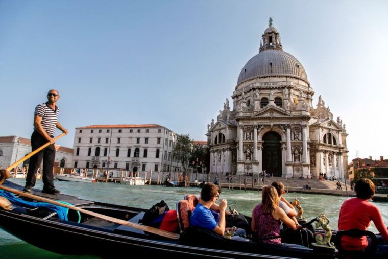 venice-gondola-ride-with-live-guide