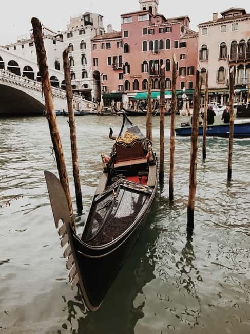 Venice: Gondola tour with live introductory commentary and audio guide - Overview of the Experience