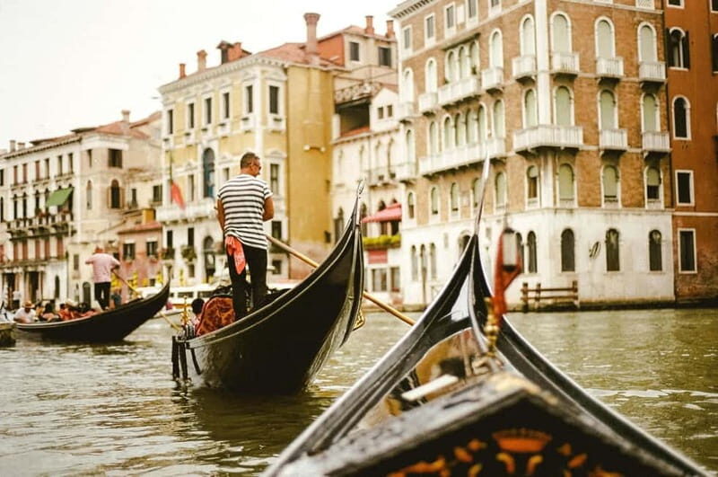 Venice: Gondola tour with live introductory commentary and audio guide - The Gondola Ride: What to Expect