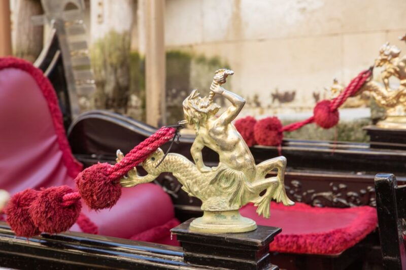 venice-grand-canal-by-gondola-with-live-commentary-2