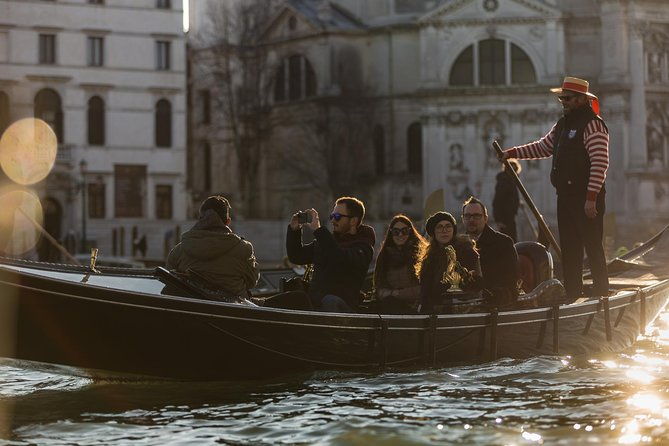 venice-grand-canal-by-gondola-with-live-commentary