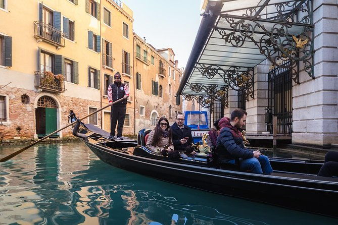 venice-grand-canal-by-gondola-with-live-commentary