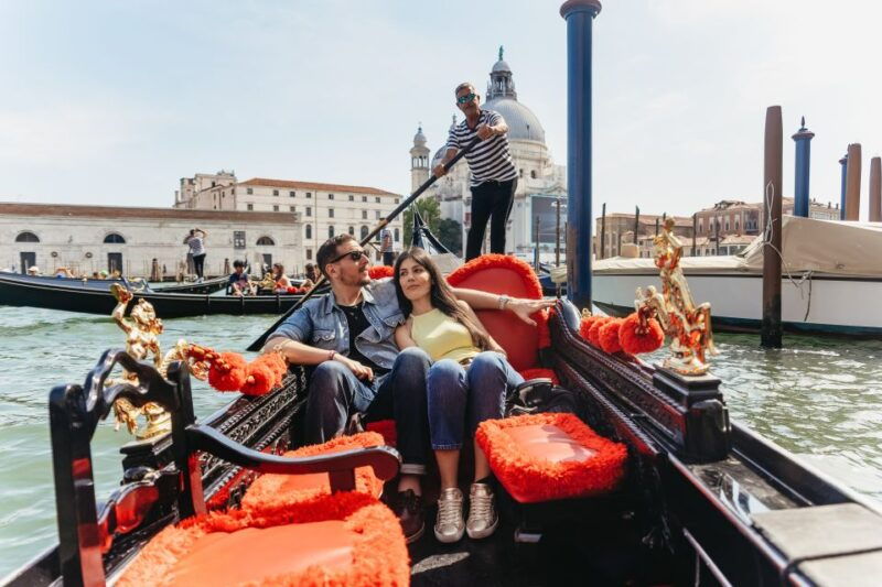 venice-grand-canal-gondola-ride-with-app-commentary