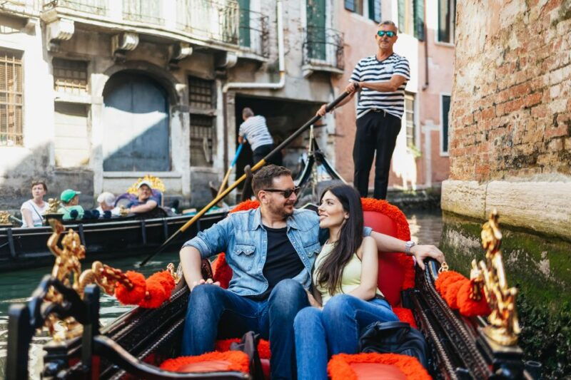 venice-grand-canal-gondola-ride-with-app-commentary
