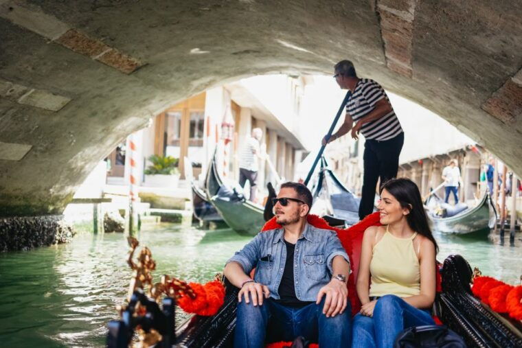venice-grand-canal-gondola-ride-with-app-commentary