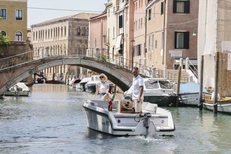 venice-hidden-canals-on-electric-boat