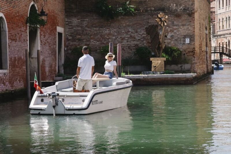 venice-hidden-canals-on-electric-boat